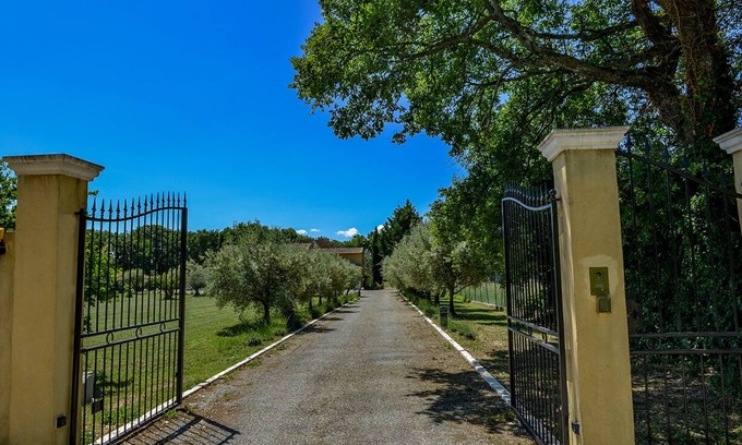 Aix-en-Provence House | BEAUTIFUL COUNTRY HOUSE WITH POOL & QUIET AIX-EN-PROVENCE [4 TO 6 PEOPLE]