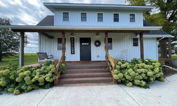 Shaftsburg Cottage | Beautiful Country Cottage: fire pit, near MSU, Antiques, Winery & trails