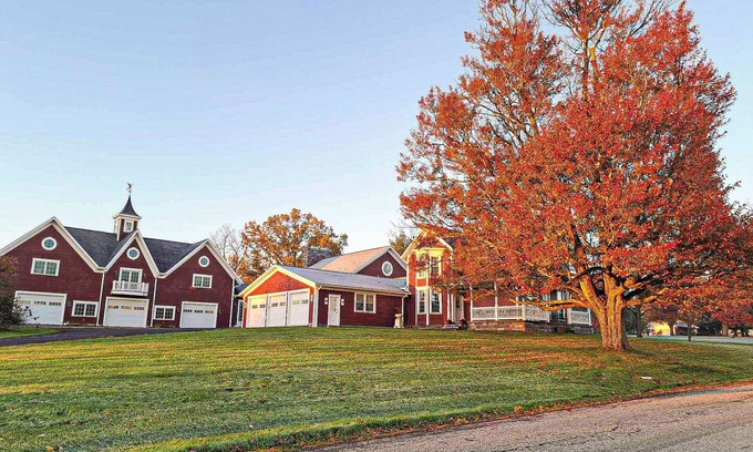 Hadley House | Beautiful country estate perfect for small weddings, retreats & large families!