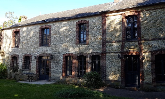 Moult-Chicheboville House | beautiful country house with heated swimming pool, enclosed garden, sea 18 km