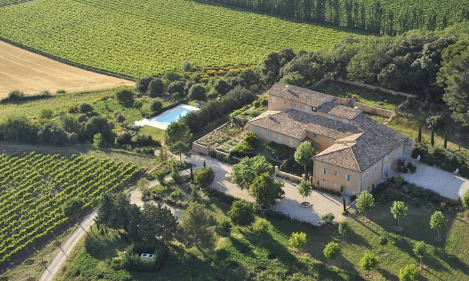 Rustrel House | Beautiful country house with swimming pool facing the Colorado Provençal