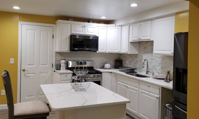 Waterbury Apartment | Beautiful cozy rooms near hospital and down town area