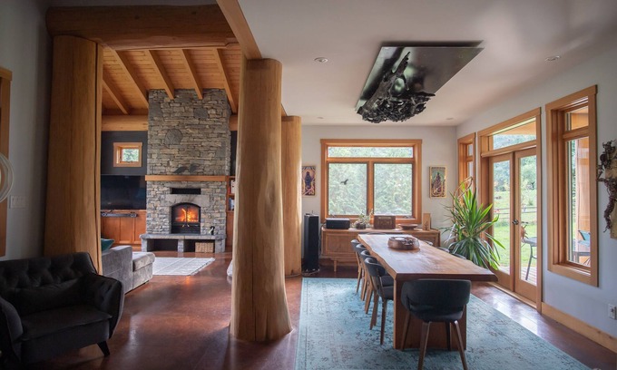 Mount Currie House | Beautiful custom artisan home on 3 acres