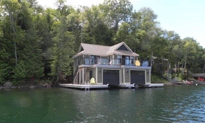 Utterson Cottage | Beautiful Custom Built Muskoka Boathouse!