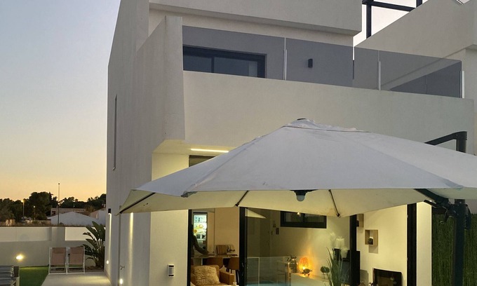 Los Alcazares House | Beautiful detached house with private pool and atmosphere