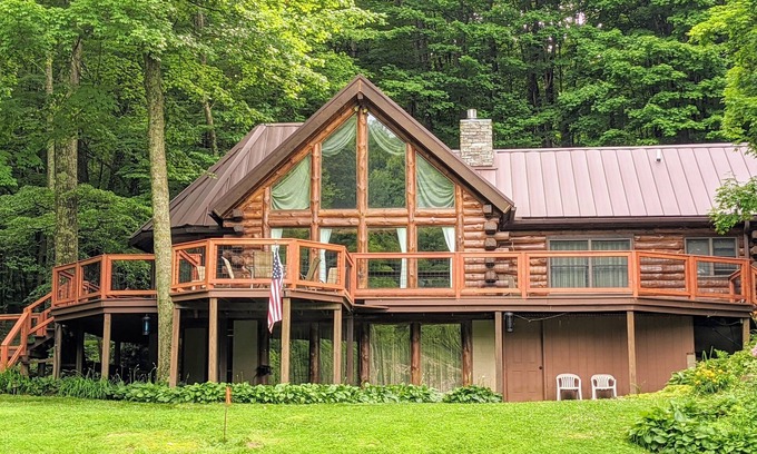 Kimbolton Cabin | Beautiful Eagle Rock Lodge!