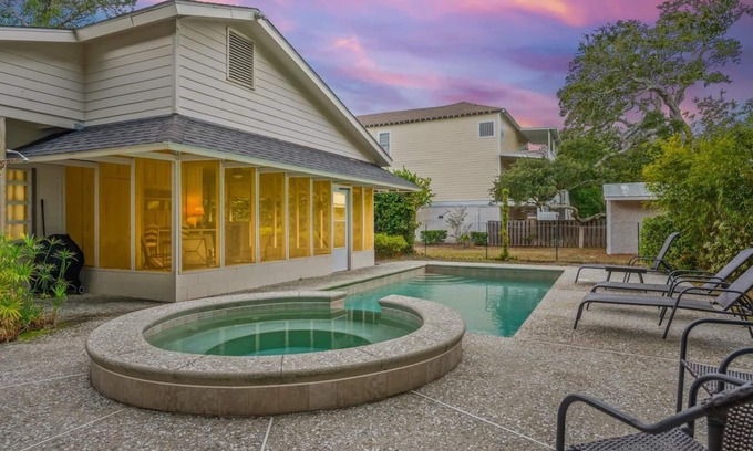 East Beach House | Beautiful East Beach Cottage with Pool