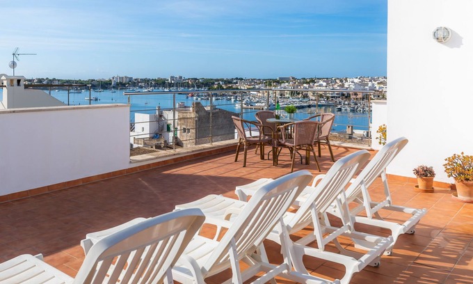 Portocolom Apartment | Beautiful apartment with air conditioning, sea views, balcony, rooftop terrace and Wi-Fi