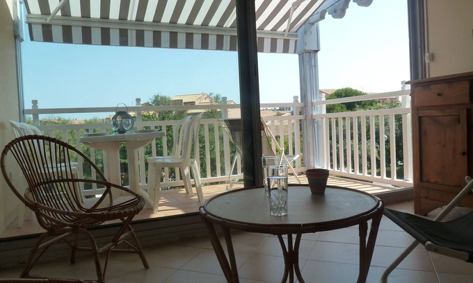 Palavas-les-Flots Apartment | Beautiful F2 with terrace and swimming pool -300 m from the sea and leisure, quiet.