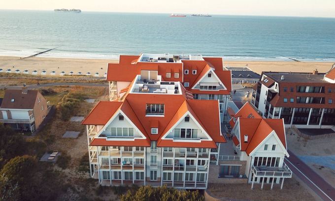 Cadzand-Bad House | Beautiful family beach house on the dunes with swimming pool
