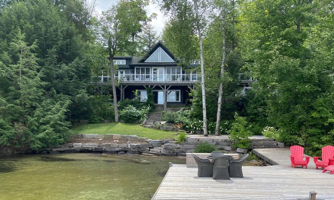 Muskoka Lakes Cottage | Beautiful Family Cottage on Lake Joseph! Great Proximity! Theatre Room!