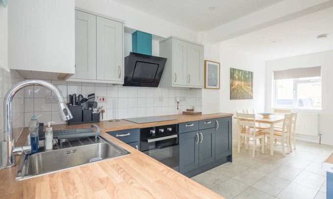 Cambridge House | Beautiful Family Home With Garden - Near River Cam