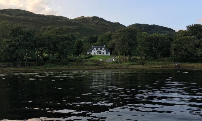 Slate Islands House | Beautiful family house right beside the sea
