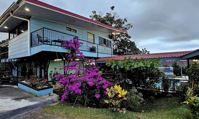 Aguas Zarcas House | Beautiful family-sized loft with pool, roomy balcony and spacious outdoor areas