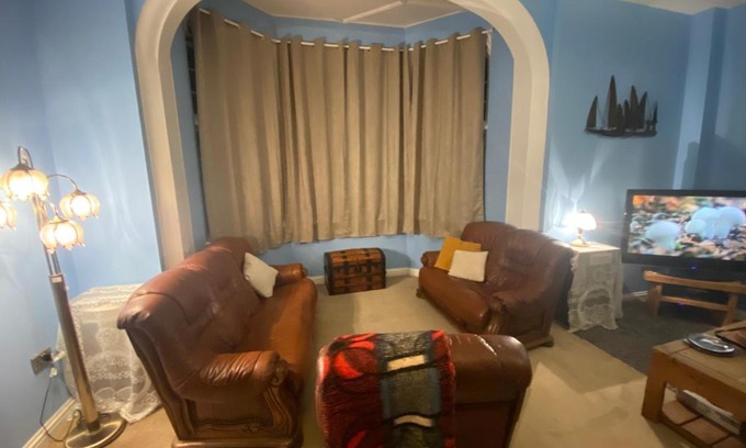 East Cowes House | Beautiful Frank James Court