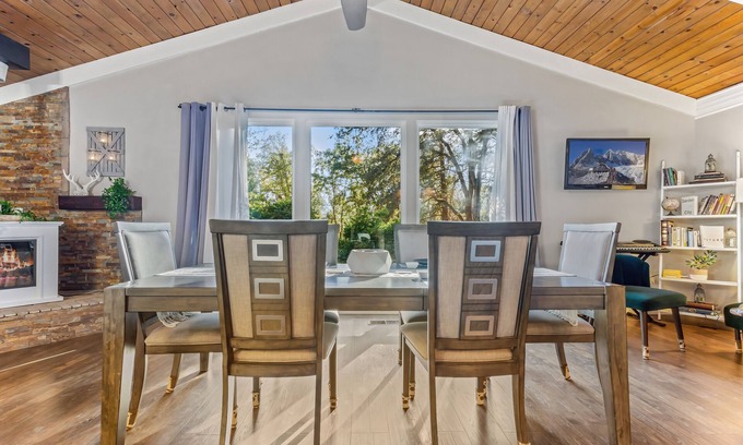 North Fork House | Beautiful Fully Stocked and Pet Friendly Home Near Yosemite and Bass Lake!