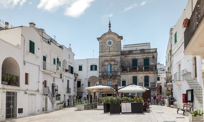 Old Town Cisternino Apartment | Beautiful Garden Apartment in Cisternino