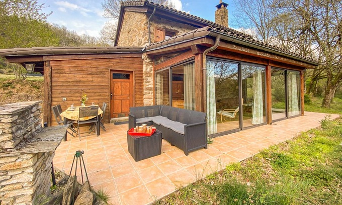 Connac House | Beautiful gîte with views and shared pool