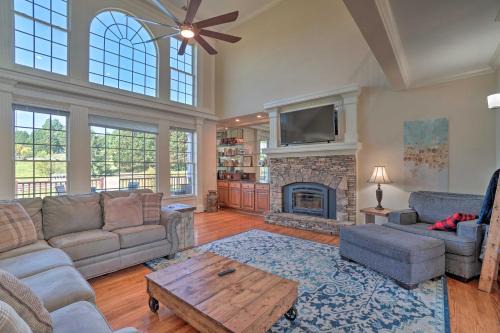 Hiawassee House | Beautiful Hiawassee Home with Mountain Views!
