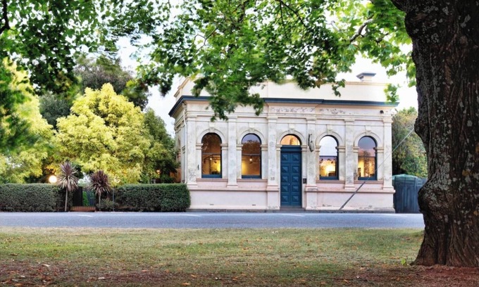 Lancefield House | Beautiful historic former bank set in gorgeous country garden