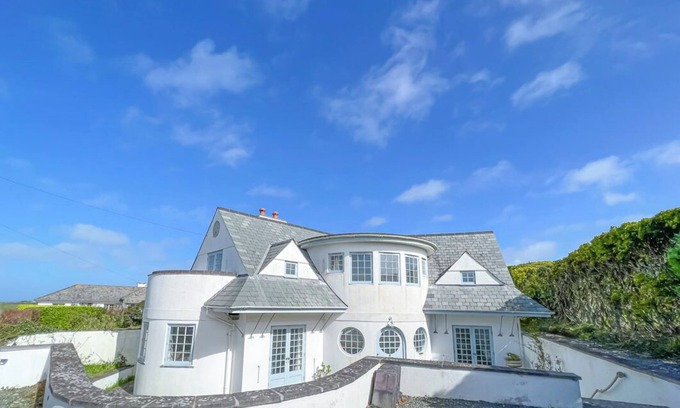 Constantine Bay Cottage | Beautiful holiday home in Constantine Bay, short walk to the beach and golf club