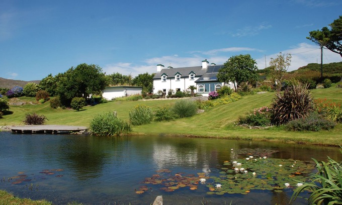 Goleen House | beautiful holiday resort at the south-west coast of Ireland, with swimming-pond,