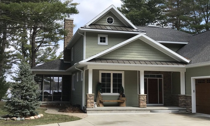 Sanford House | Beautiful Home Away from Home -