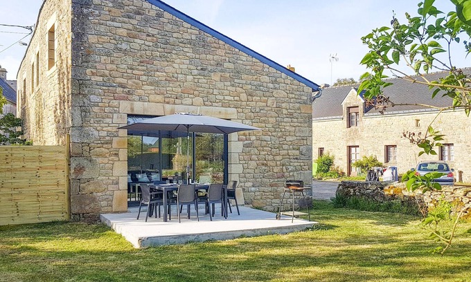 Erdeven House | Beautiful home in Erdeven with WiFi