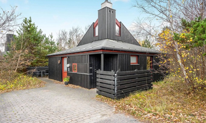 Grena Strand House | Beautiful home in Grenaa with kitchen