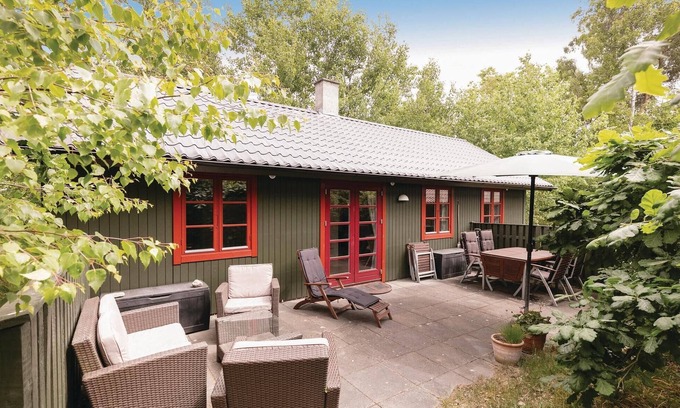 Nexo House | Beautiful home in Nexø with WiFi