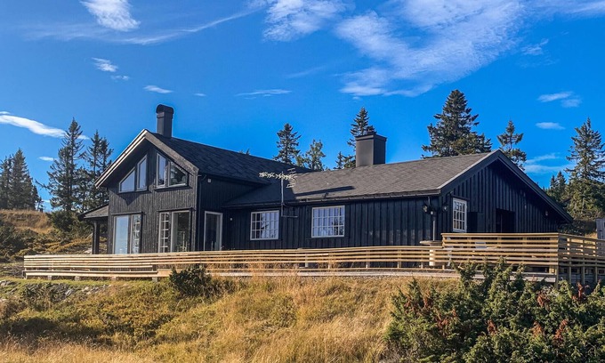 Sjusjoen House | Beautiful home in Sjusjøen with WiFi