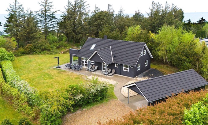 Skaven Strand House | Beautiful home in Tarm with kitchen