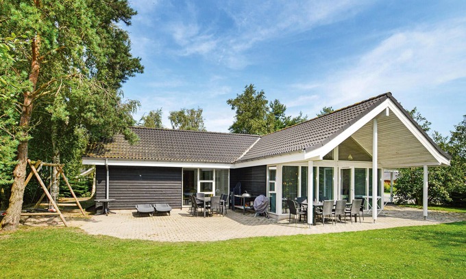 Marielyst House | Beautiful home in Væggerløse with sauna