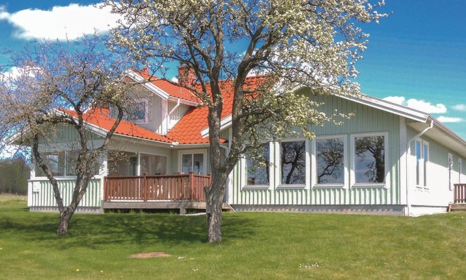 Falkenberg Municipality House | Beautiful home in Vessigebro with sauna
