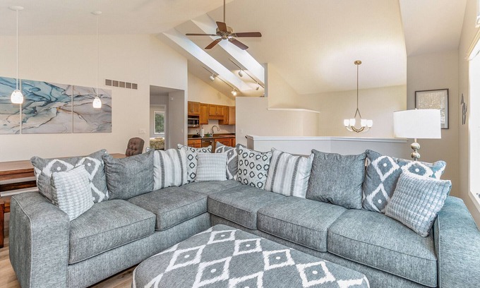 Holland House | Beautiful home, quiet neighborhood w hot tub. Close to shopping, beach & trails.