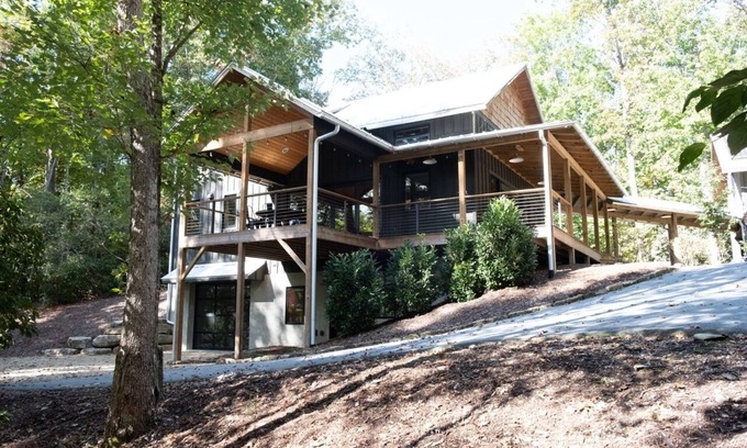 Pisgah Forest House | Beautiful Home with Guest House in Pisgah Forest