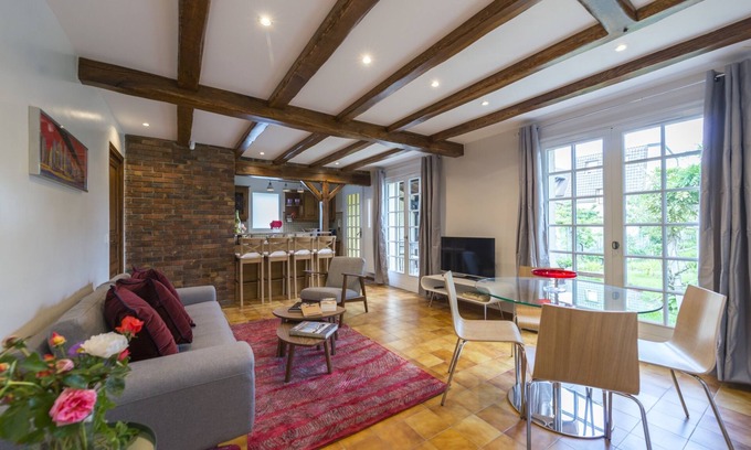 Vaires-sur-Marne House | Beautiful house with large garden near Paris and Disneyland