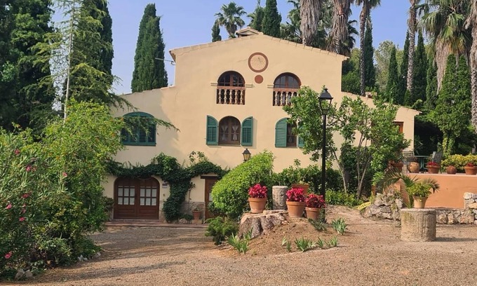 Valls Cottage | Beautiful house 5000m2 private garden with pool i and porch with barbecue.Wi-Fi