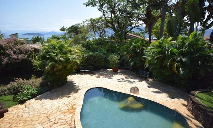 Sao Pedro House | Beautiful house in cond. Ponta da Sela