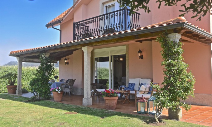 Arnados House | Beautiful house in the natural setting of the beach of Razo