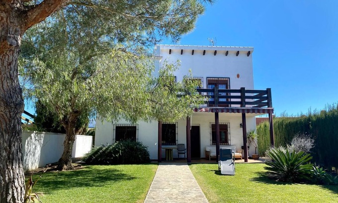 Zahora House | Beautiful house united family. With garden 5 minutes walk from the beach