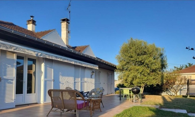 Meyzieu Nord Ouest House | Beautiful house with pool