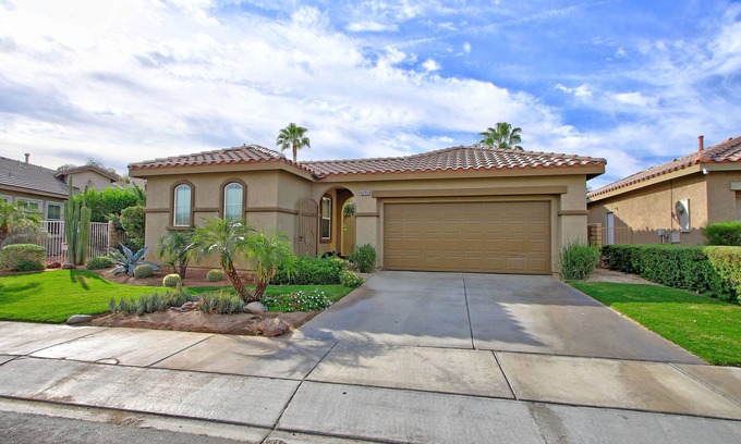 Indio House | Beautiful Indian Palms CC Home with many amenities