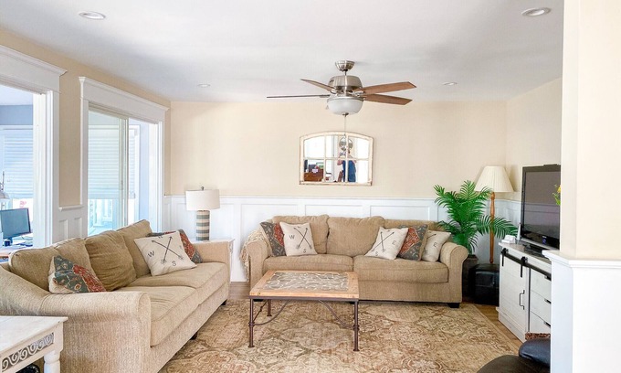 Gold Coast House | Beautiful, inviting, steps to gorgeous beach, impeccably clean!