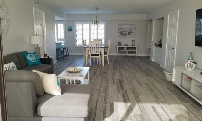 Fort Pierce Condo | Beautiful island escape in beach community