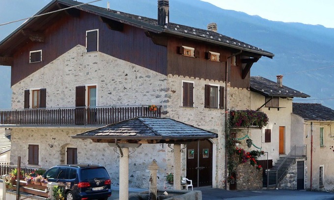 Mazzo di Valtellina Apartment | Beautiful apartment for 4 guests with WIFI, TV, terrace, pets allowed and parking