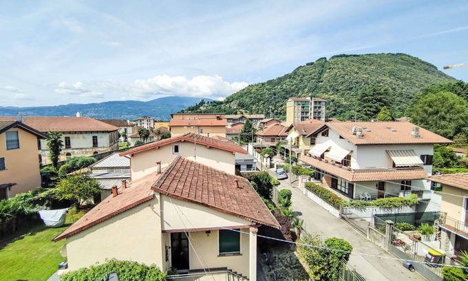 Intra Apartment | Beautiful apartment for 3 guests with TV, balcony, pets allowed and parking
