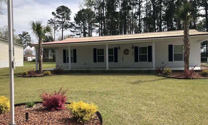 Summerton House | Beautiful lake home to make your family vacation extra special!