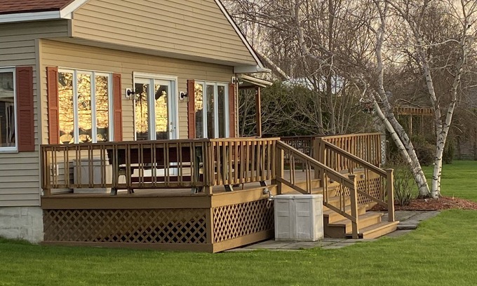 Dexter House | Beautiful Lake House with Large Yard on the Shore of Lake Ontario