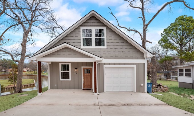 Cedar Creek Reservoir House | Beautiful Lake Retreat - Just One Hour from Dallas